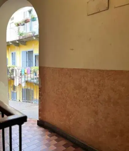 Al 3° piano, esci dall’ascensore e gira a sinistra.